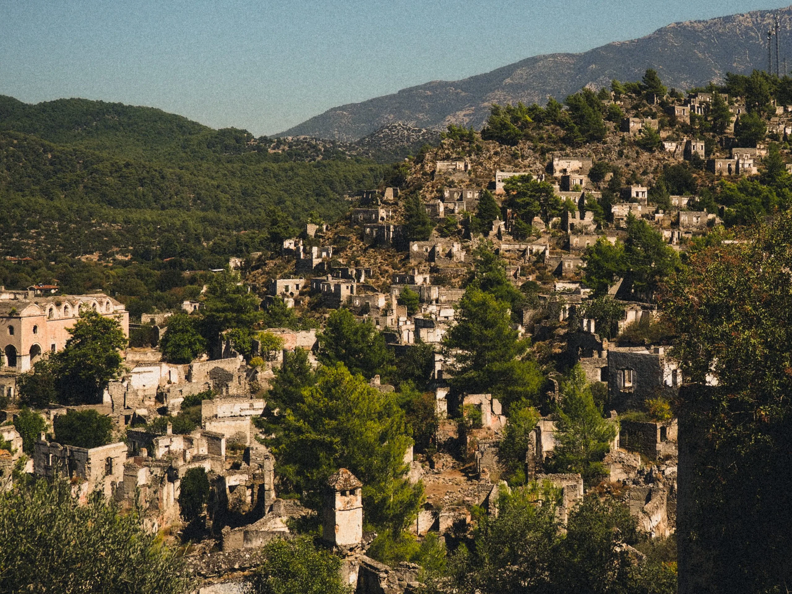 Kayaköy harabelerinin panoramik görünümü