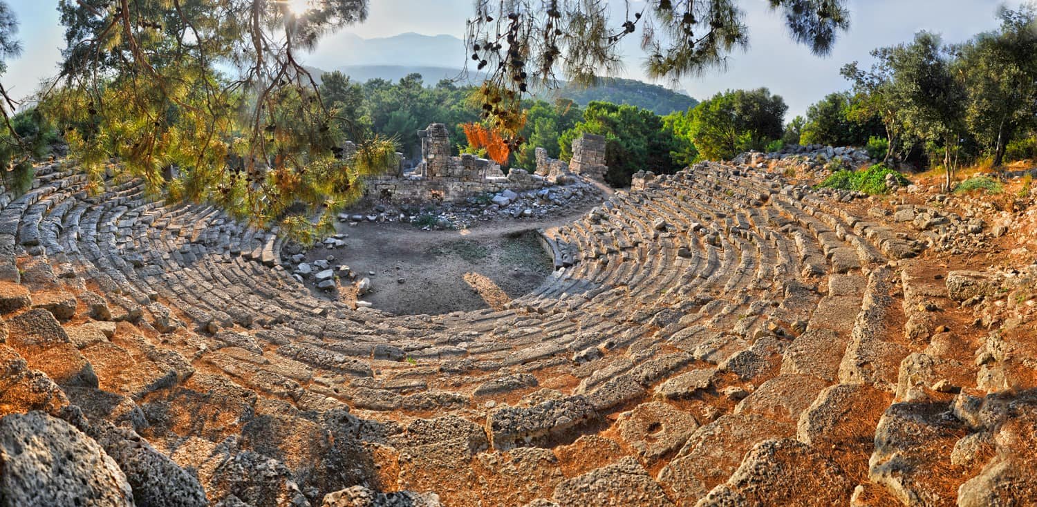 Likya bölgesindeki antik taş tiyatro kalıntıları