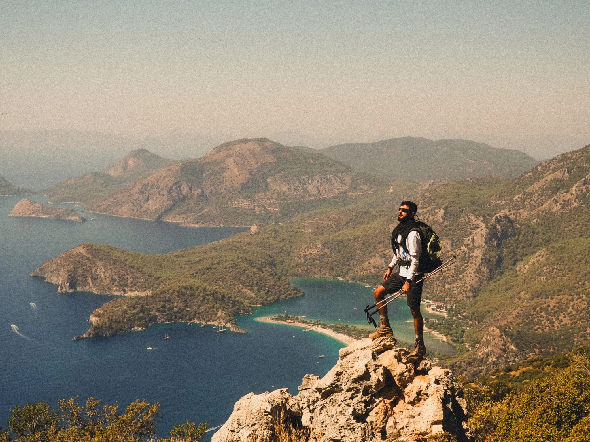Ölüdeniz manzarasında Likya Yolu yürüyüşü