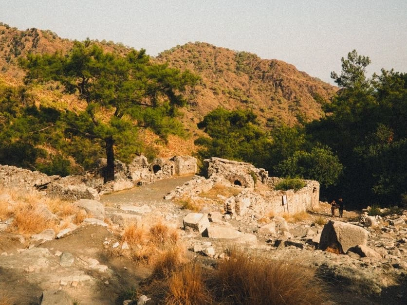 Likya Yolu üzerindeki Yanartaş Chimera doğal ateşleri.
